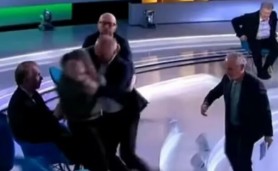 Un jurnalist ucrainean a luat la bătaie un politician pro-rus în timpul unei emisiuni în direct